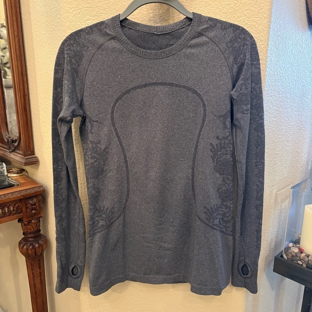 LULULEMON Women Gray Floral Swiftly Tech Long Sleeve Athletic Top Size 10